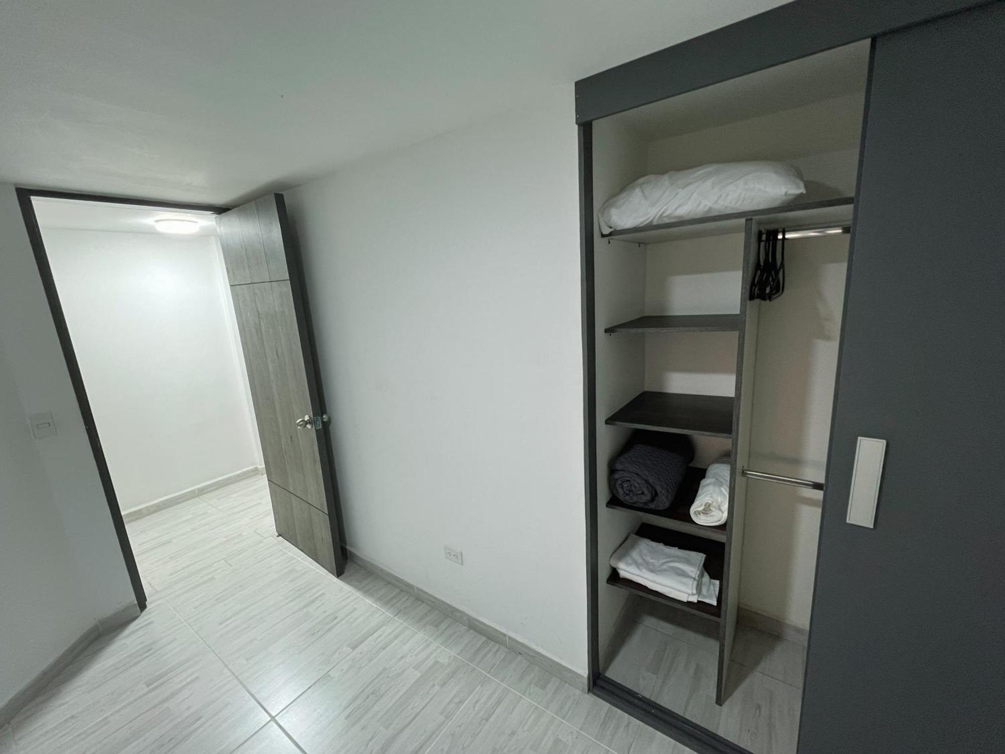 Apartamento Comodo Y Amplio En Laureles