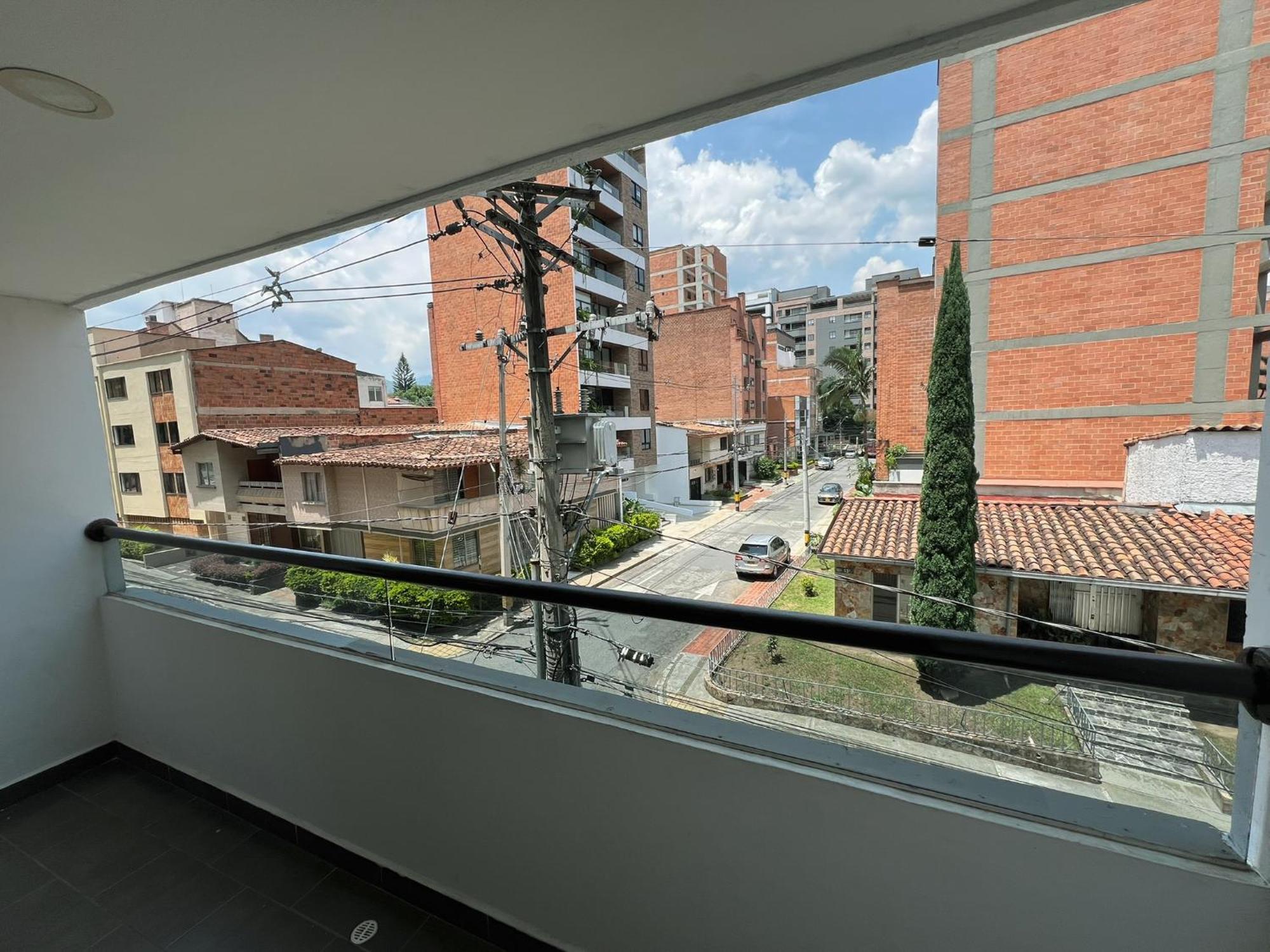 Comodo Y Amplio En Laureles * Medellín